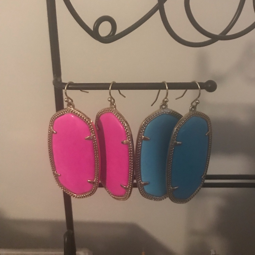 Kendra Scott “Danielle” earrings.